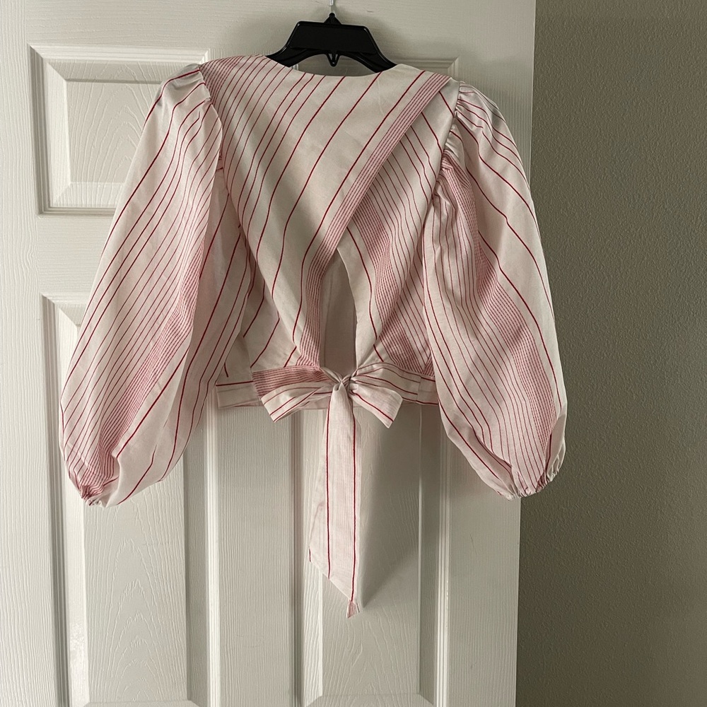 Red And White Crop Top With Open Back - image 2